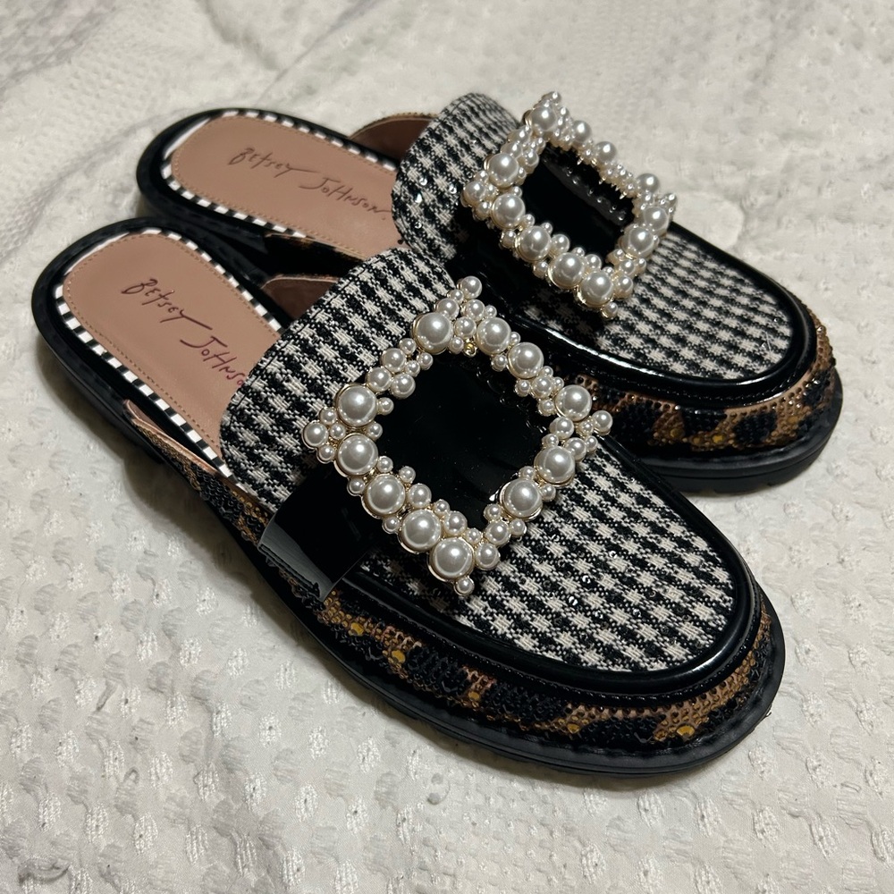 Betsey Johnson Black and White Pearl Buckle Mules